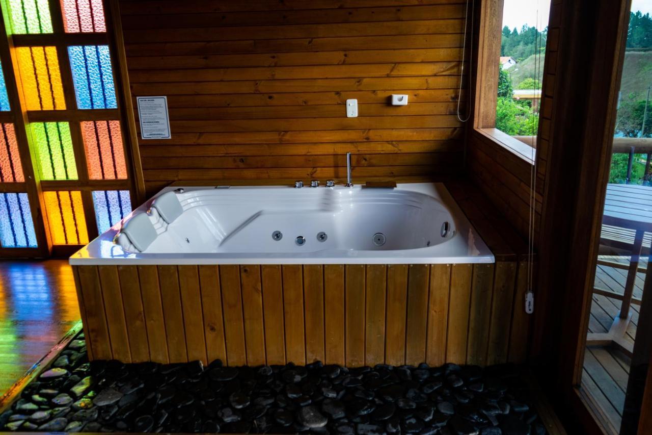 Deluxe Suite Spa Bath