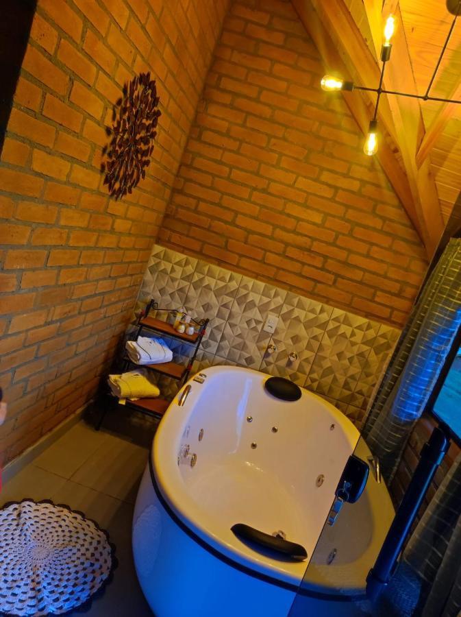 Quarto Duplo com Banheira de Hidromassagem