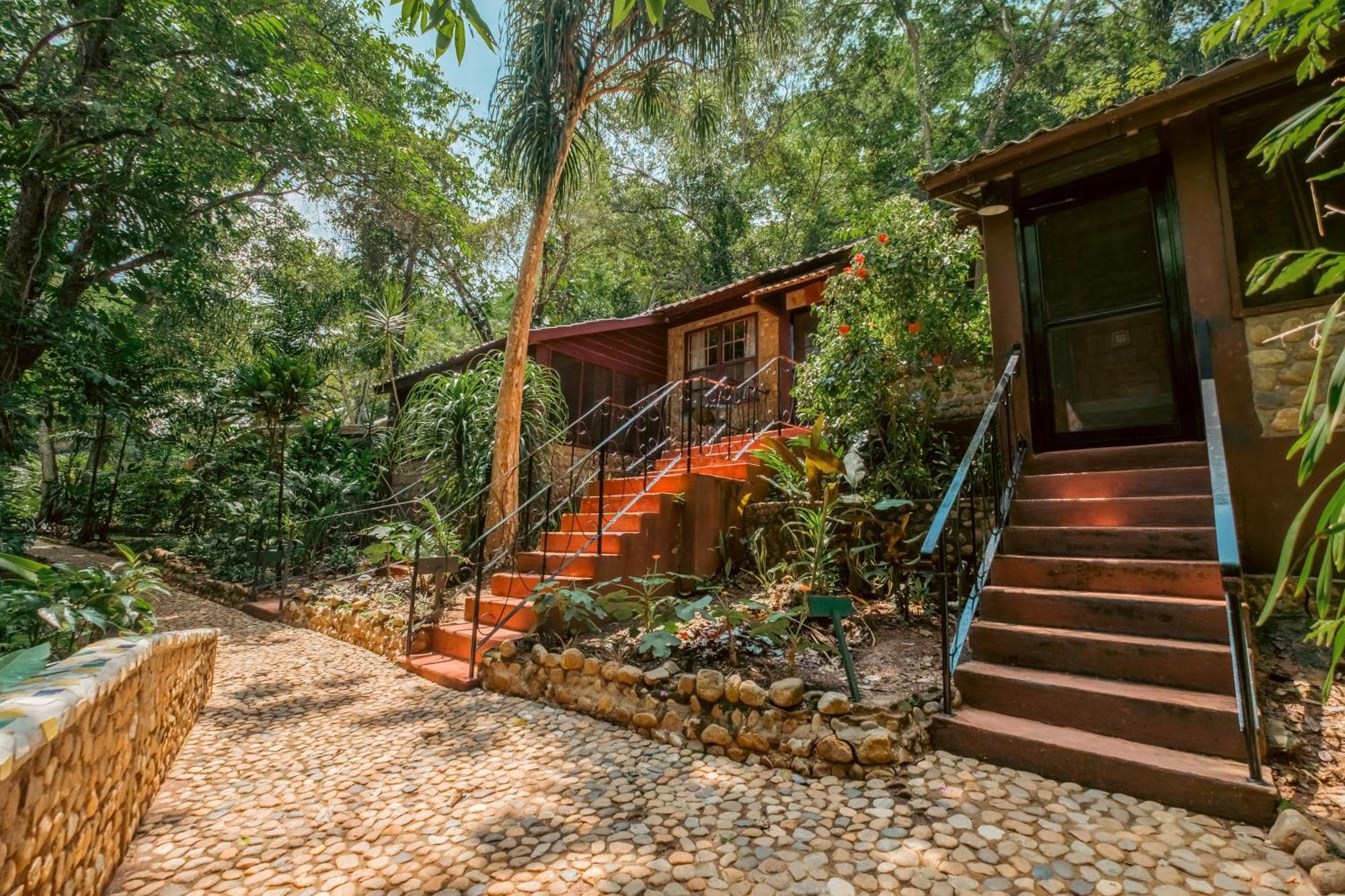 Bungalow Garden View