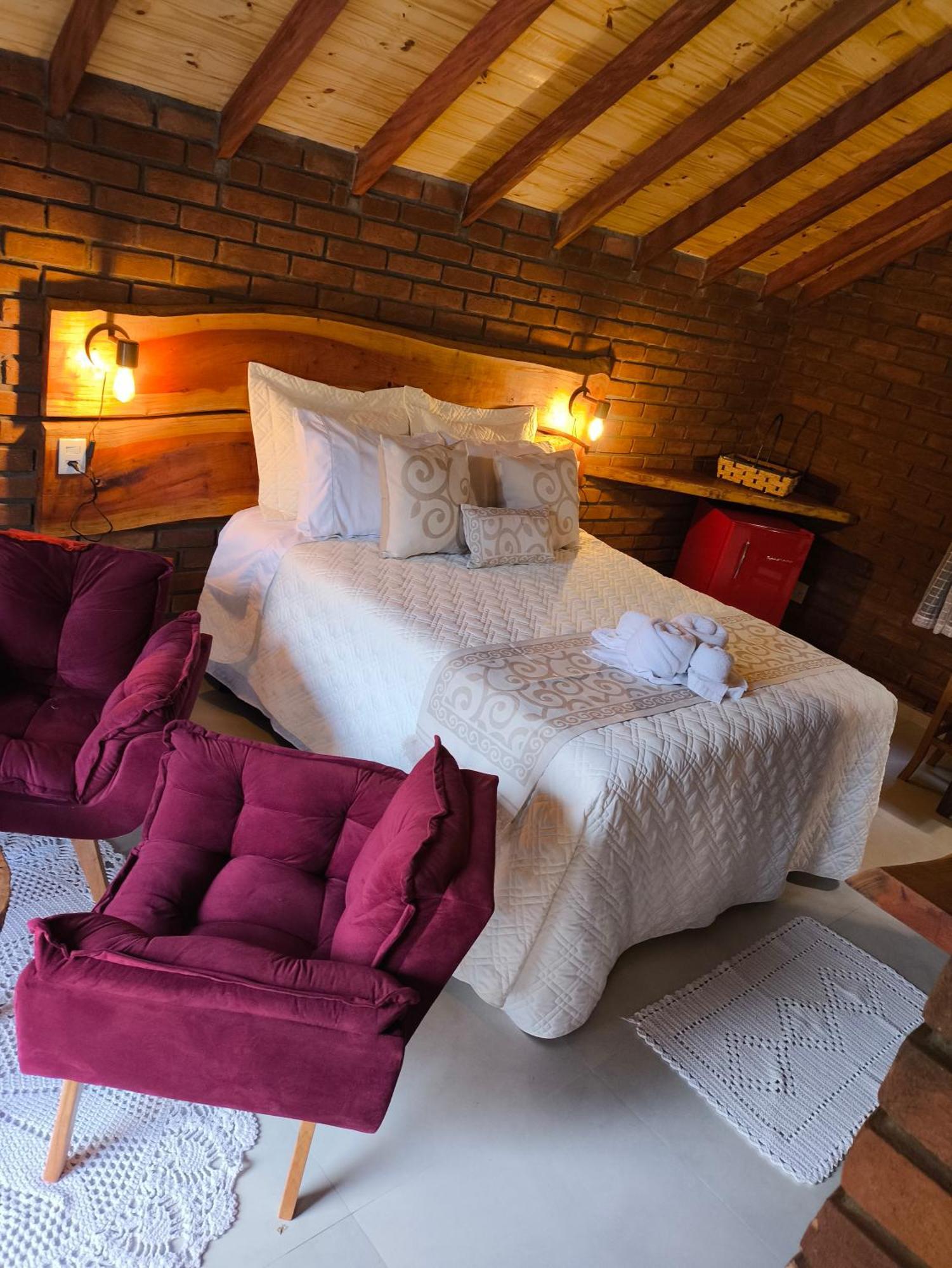 Quarto com Cama Queen-size e Banheira de Hidromassagem
