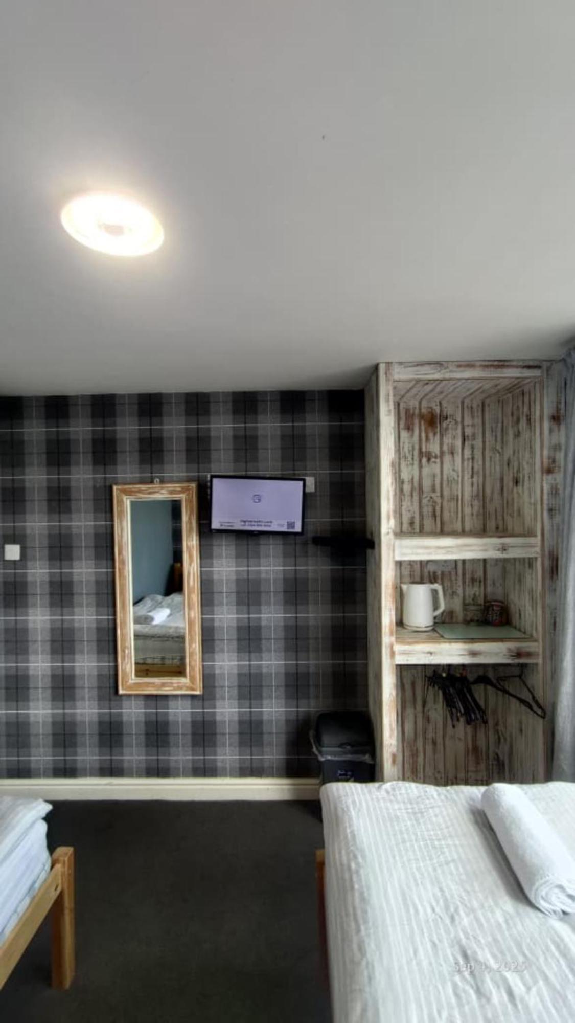 Standard Twin Room with Shared Bathroom,1703596968:JPEG