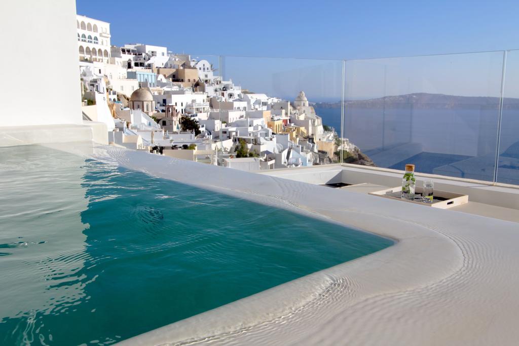 Penthouse Villa with Outdoor Hot Jetted Tub and Caldera View