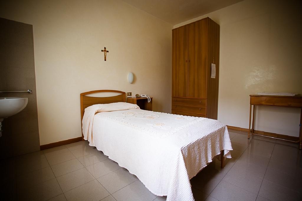 Single Room with Private External Bathroom