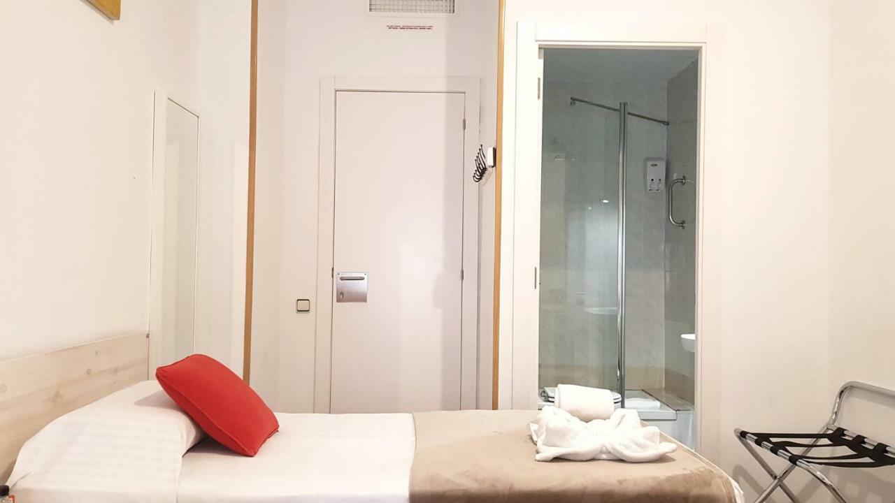 Twin Room with Private Bathroom