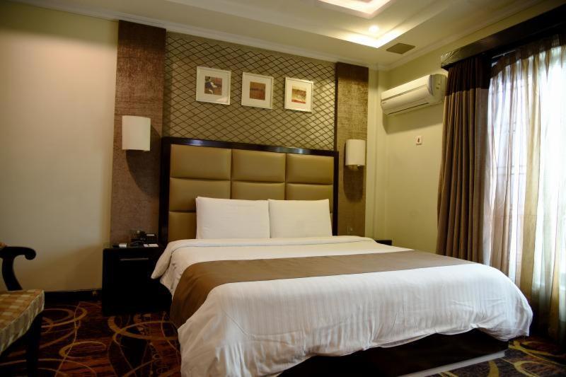 Executive Suite,967204057:JPEG