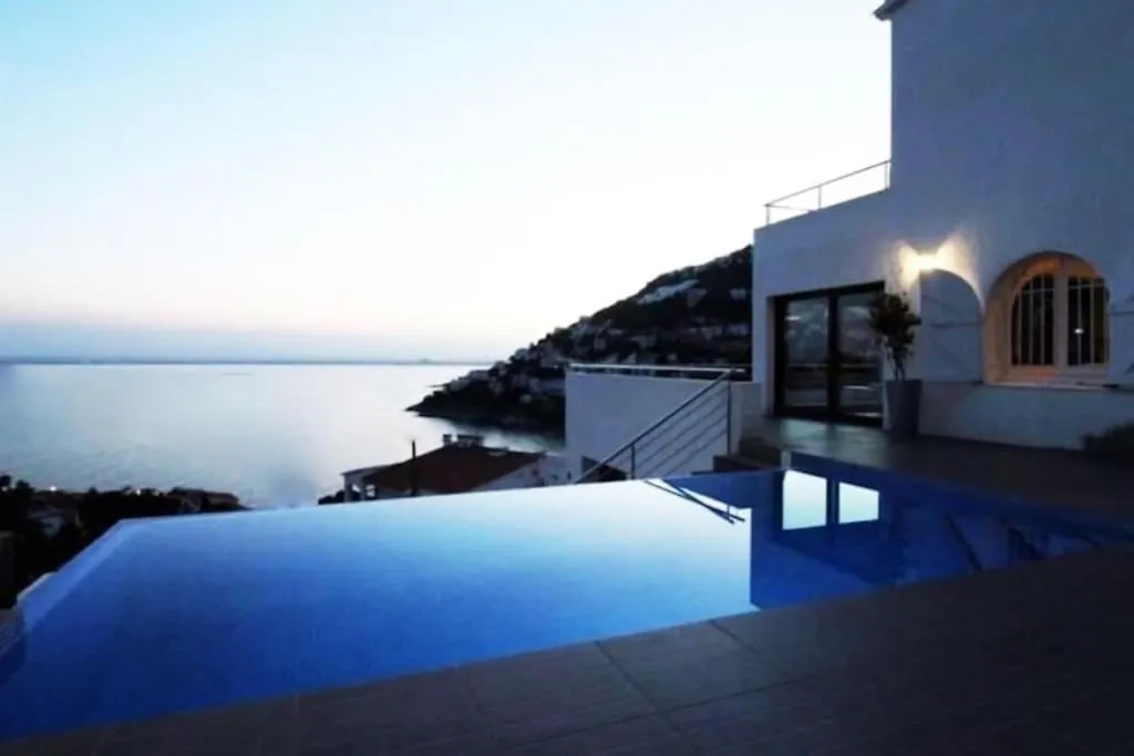 Villa Eden-Roc-1