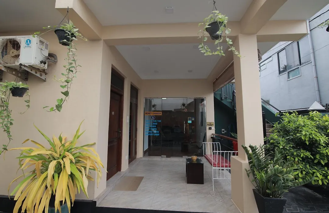 D Plus B&B Negombo-1