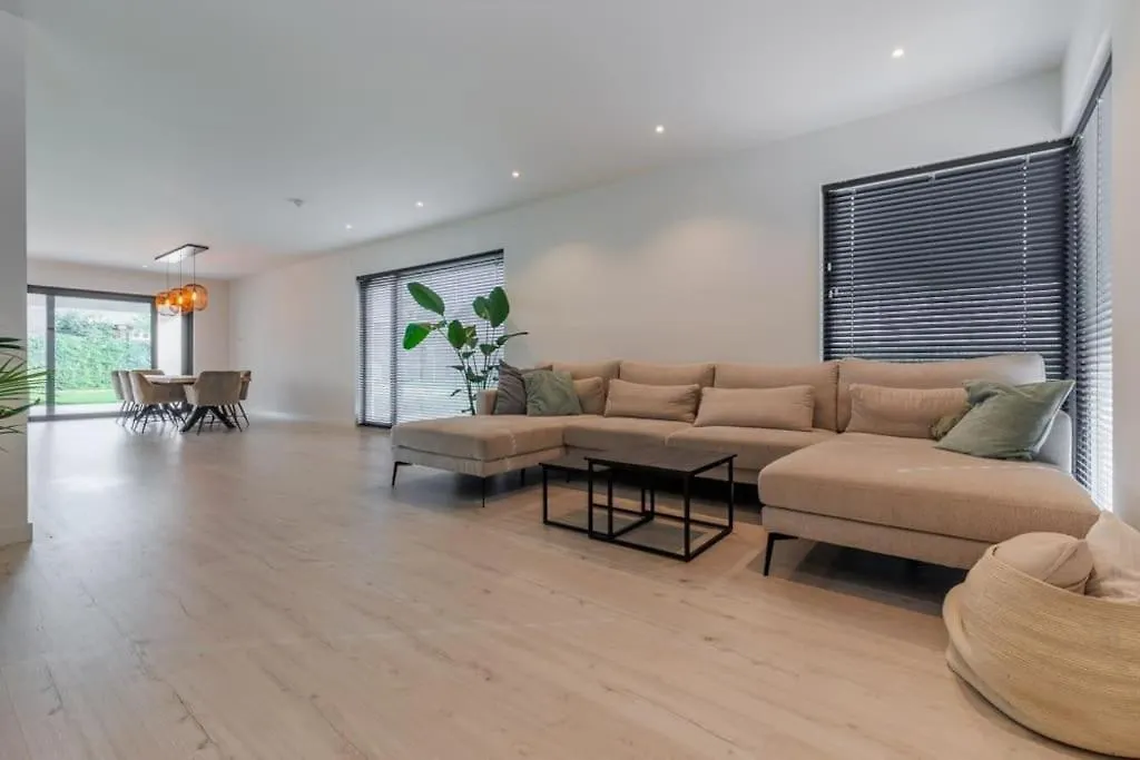 Moderne ruime luxe villa in Uden, Nederland-1