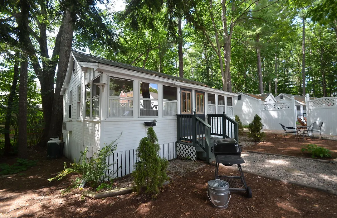 Victorian Harbor Haven: Historic 3-Floor Retreat with Water Activities-1
