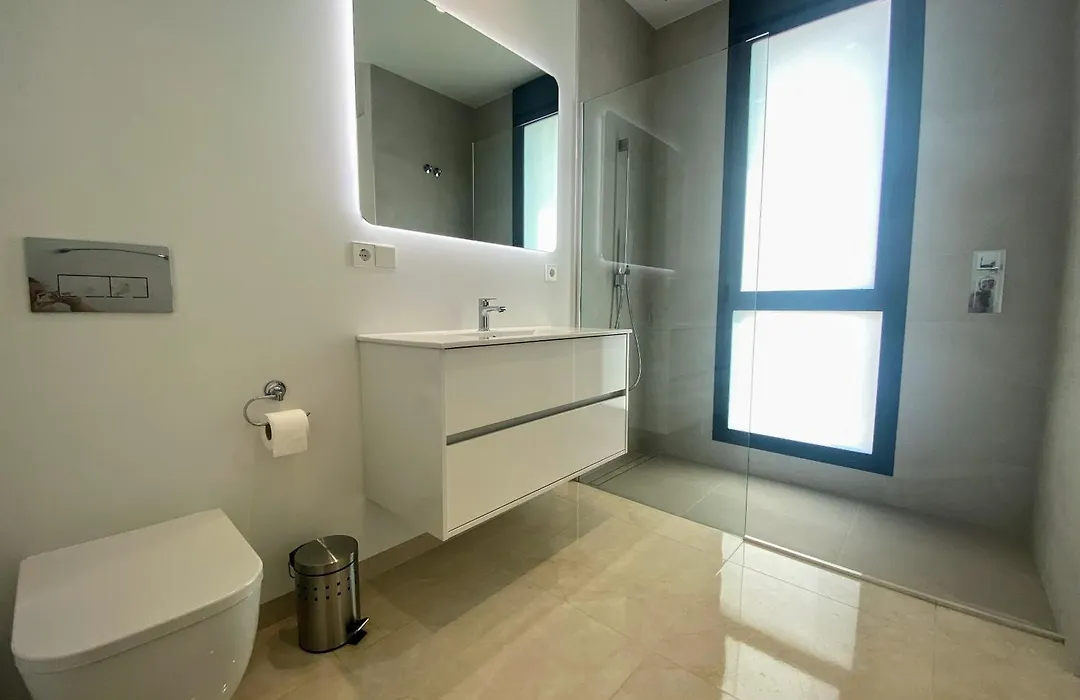 Las Colinas Golf & Country Club Residences-1