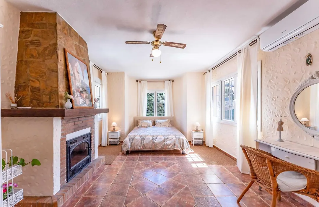 Villa Buenavista Malaga - Sea View, Private Heated Pool, Spa, 5 Bedrooms-1