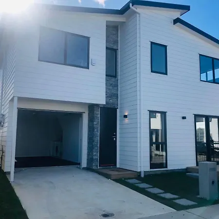 Modern & Luxurious Home 3-3