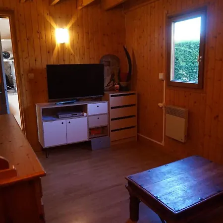 Chalet Avec Piscine Chauffee, Tennis Et Jardin Clos, A 1700M De La Plage De Cabourg - Fr-1-465-22-3