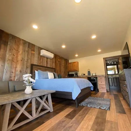 Rhodopa Lodge At Yellowstone-3