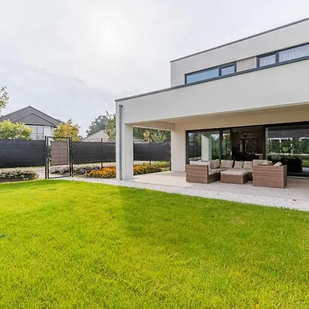 Moderne ruime luxe villa in Uden, Nederland-2