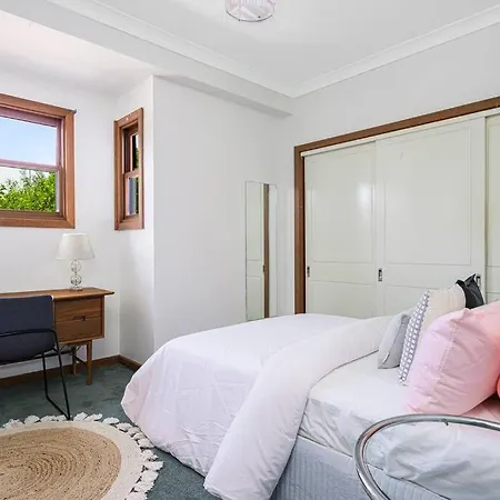Tranquil Ocean-View Retreat In Dover Heights-3