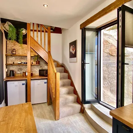 Rock Cottage-3