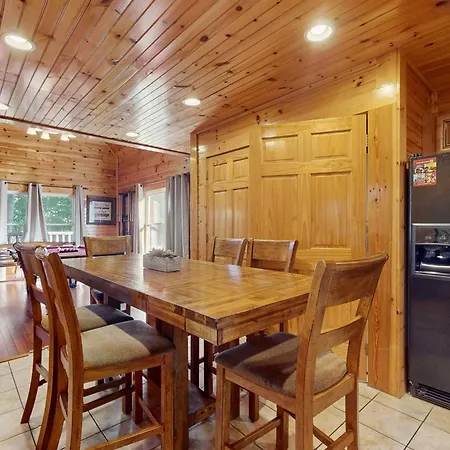 Black Bear Hideaway Cabin-3