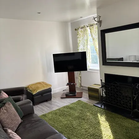 Lincoln Holiday Retreat Cottage With Private Hot Tub-2