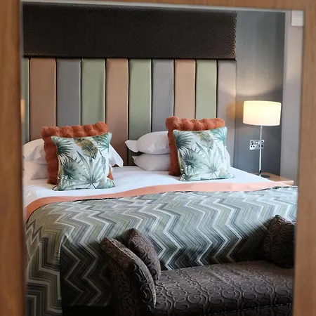 Craigmhor Lodge & Courtyard-2