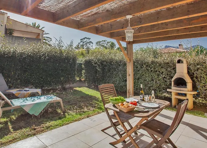 Amarylis A Calvi Location 2 Pers Avec Clim Jardin Piscine Et Barbecue