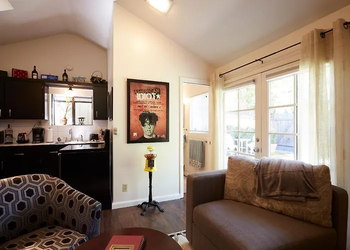 Willow Glen Private Studio - 1 Queen Bed And 1 Queen Inflatable