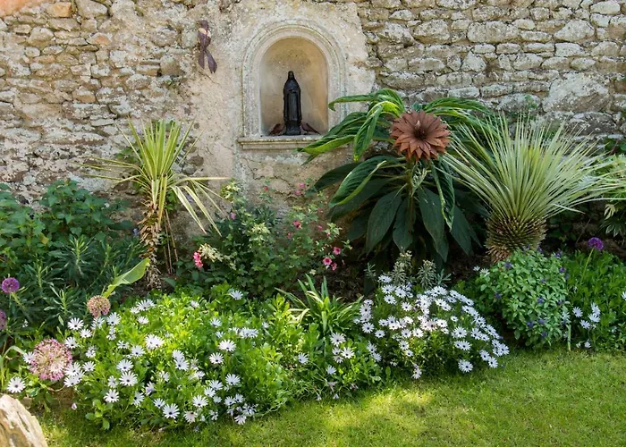 Chambre D'Hote Et Gite Du Jardin Des Corsaires