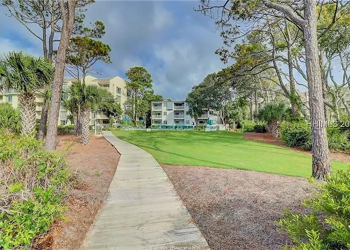 Oceanfront Villa Retreat: Beachside Luxury at Coligny