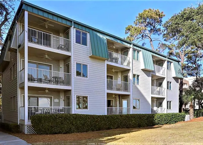 Oceanfront Villa Retreat: Beachside Luxury at Coligny