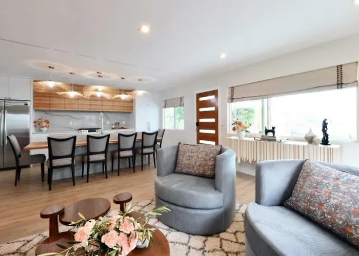 Luxury Cardiff By-The-Sea Ocean View Parkhouse