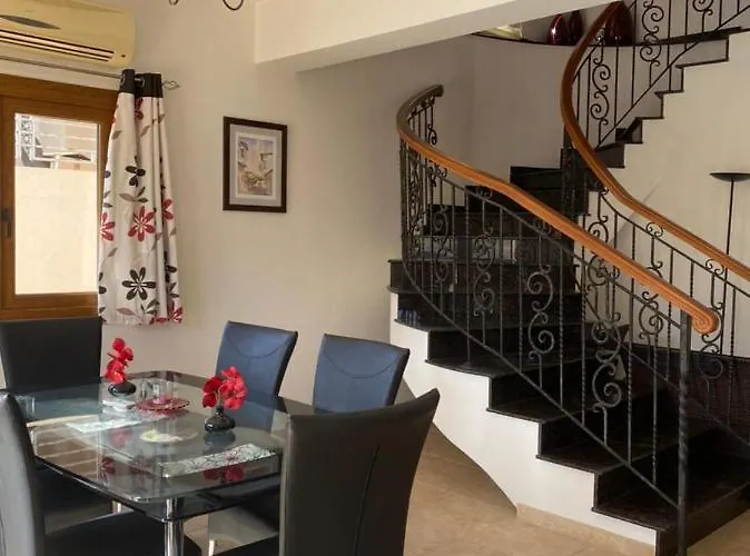 Episkopi Villa, Luxury 4 Bedroom With Pool - Limassol