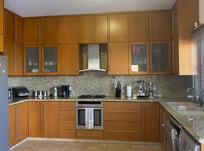 Episkopi Villa, Luxury 4 Bedroom With Pool - Limassol