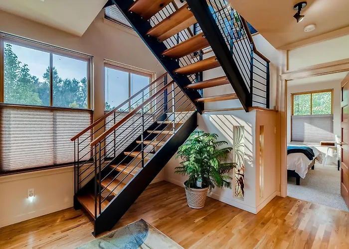 Old Town Loft Oasis With Amazing Rooftop Deck!