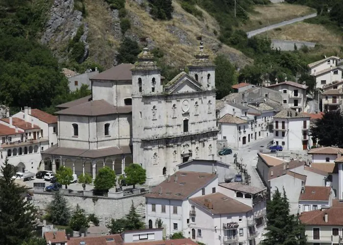 La Grande Casa Di Montagna