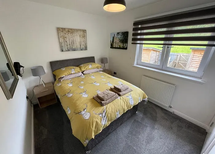 Gorsebank Mews, Stylish Modern 2-Bed Townhouse With Private Garden