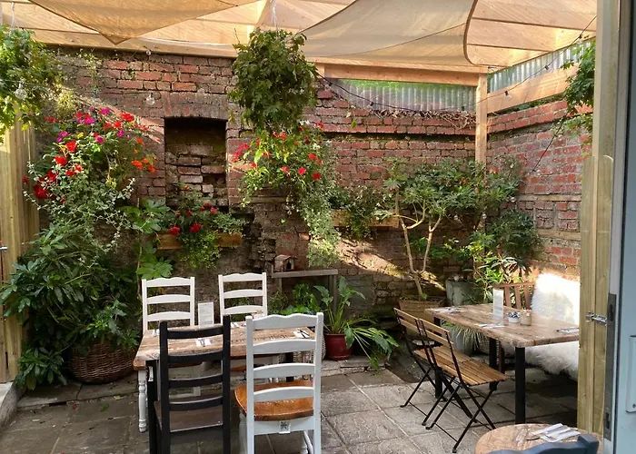 The Lemon Leaf Cafe Bar And Townhouse