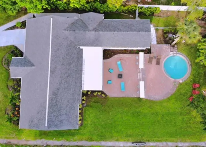 Cheerfull 4/Bed/ 3 Bath / Pool / Best Location