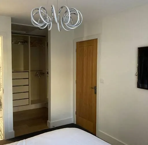 The Oaks, Luxury 2 Bedroom Cottage In A Peaceful Location