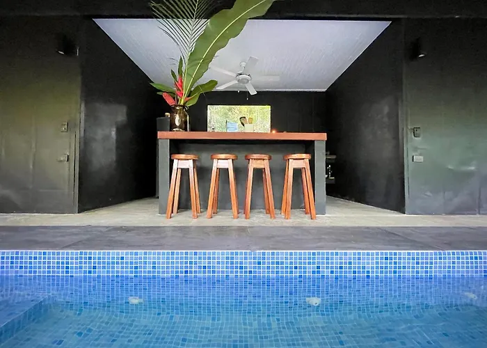 Villa Joeyshe- New Luxury Villa With Pool & Ac