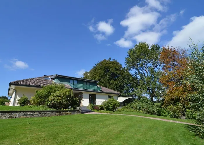 Scenic Villa Near Lake View