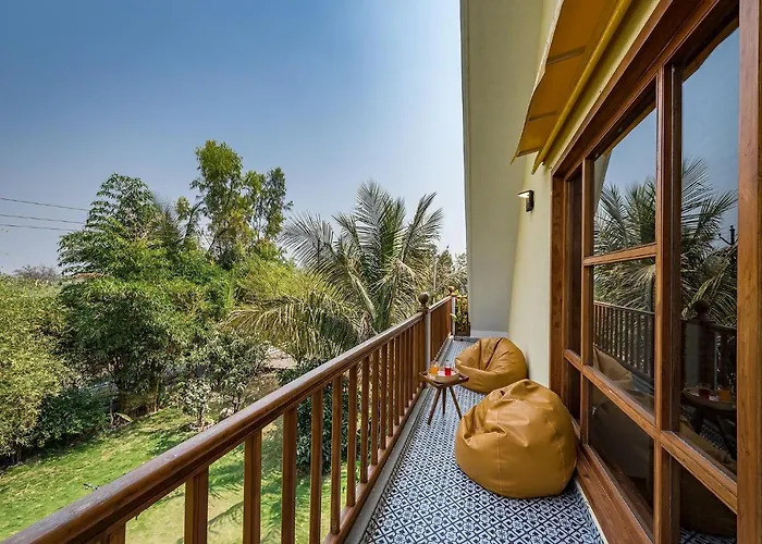 Saffronstays Happy Fields - 3Br Pet-Friendly Pool Farmhouse With Farm Views, Hammocks & Farm-To-Table Dining Near Pune