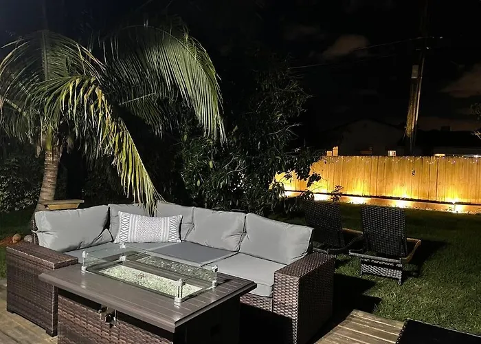 Hot Tub, Tiki Bar, Outdoor Shower, Near Intercoastal Waterway!