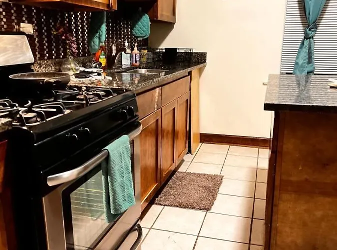 Clean, Spacious, Inexpensive Queen Br