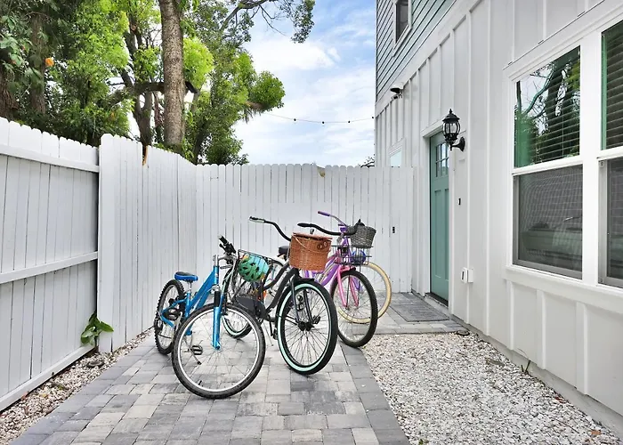 Jax Beach Hot Tub Retreat - Private Backyard - Fire Pit - Sleeps 8 - 5 Min To Beach