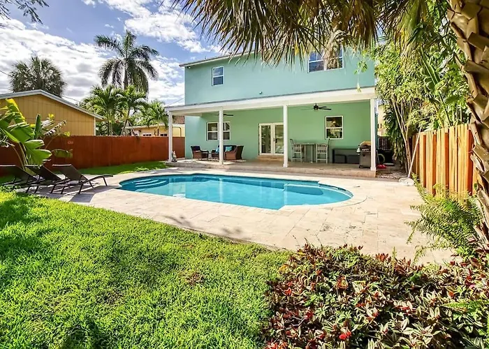 Las Olas Villa With Heated Salt Water Pool