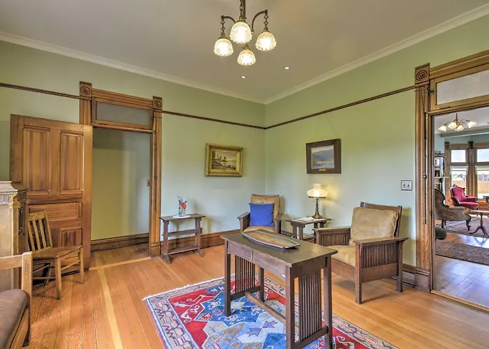 Historic, Victorian Villa W/ Park On-Site