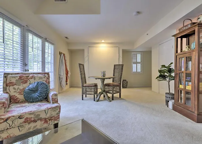 Lovely Norwich Villa, On Golf Course W/ Amenities!