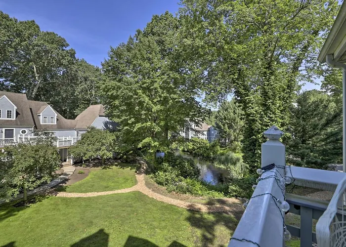 Lovely Norwich Villa, On Golf Course W/ Amenities!