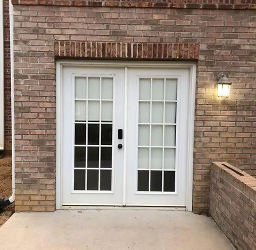 Spacious Unit With Mountain View
