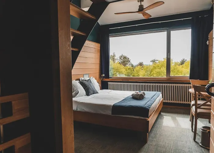 Hôtel Jacuzzi: Mont-Des-Pins Domaine de Vacances, Vakantiedomein Dennenheuvel